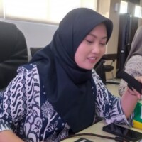 | Ibu Ervanggis Minggar Kusumasari, M.Sc. dalam penyampaian materinya, Getting Your Research Published in Top Scopus Journals.