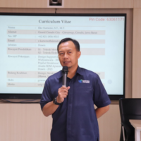 Bapak Eko Karsono, S.T., M.T., menyampaikan materi dengan tema Bela Negara dalam kegiatan PKKMB 2025 hari kedua